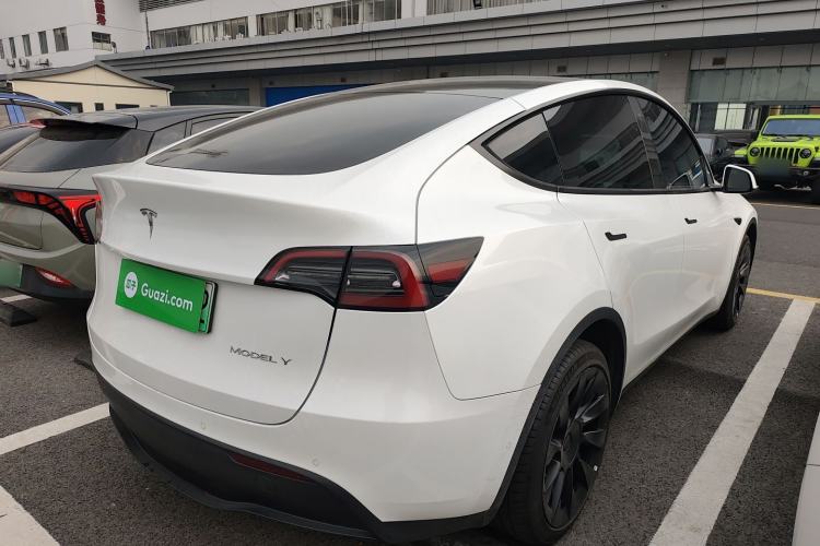 Used Tesla Model Y 2023 Long-Range All-Wheel-Drive Version