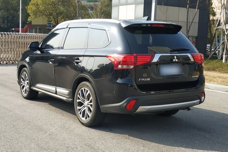Used Mitsubishi Outlander 2018 2.0L Two-Wheel Drive Glory Edition 5 Seats