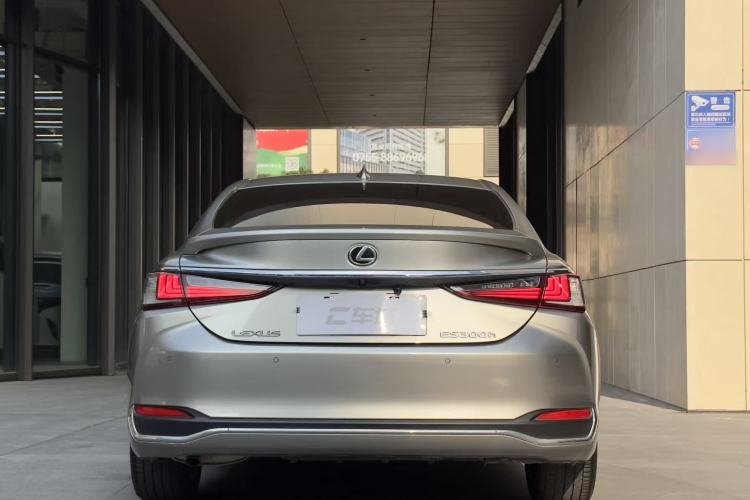 Used Lexus ES 2022 300h Excellence Edition
