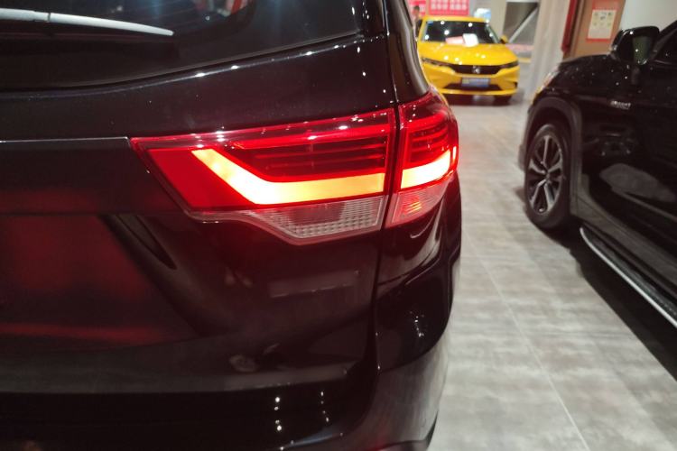 Used Toyota Highlander 2018 2.0T Four-Wheel Drive Luxury Version 7 Seats China VI Standard
