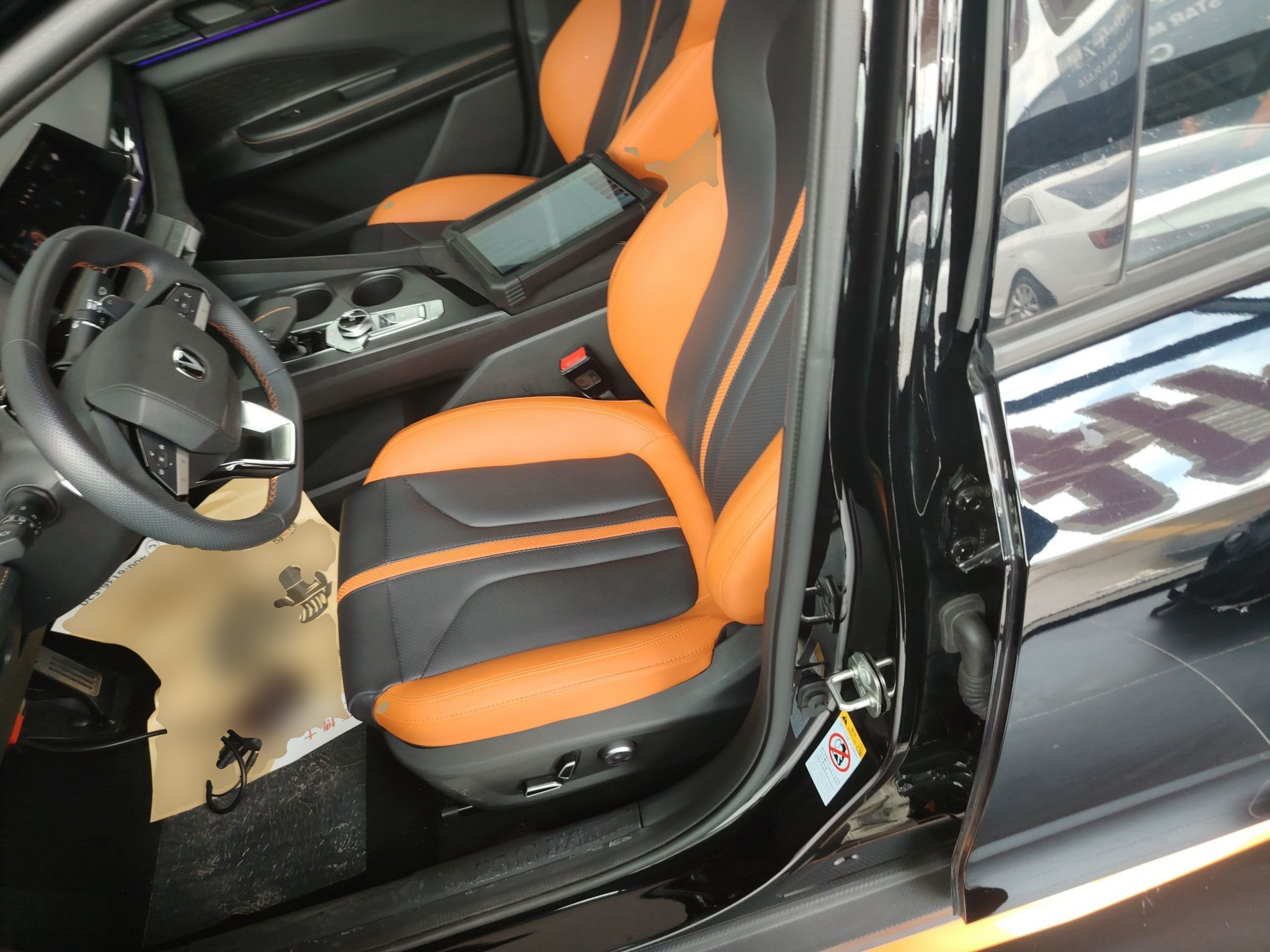 المقاعد الأمامية داخل السيارة