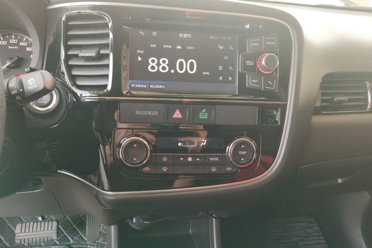 Used Mitsubishi Outlander 2016 2.4L 4x4 Elite Edition 7-Seater
