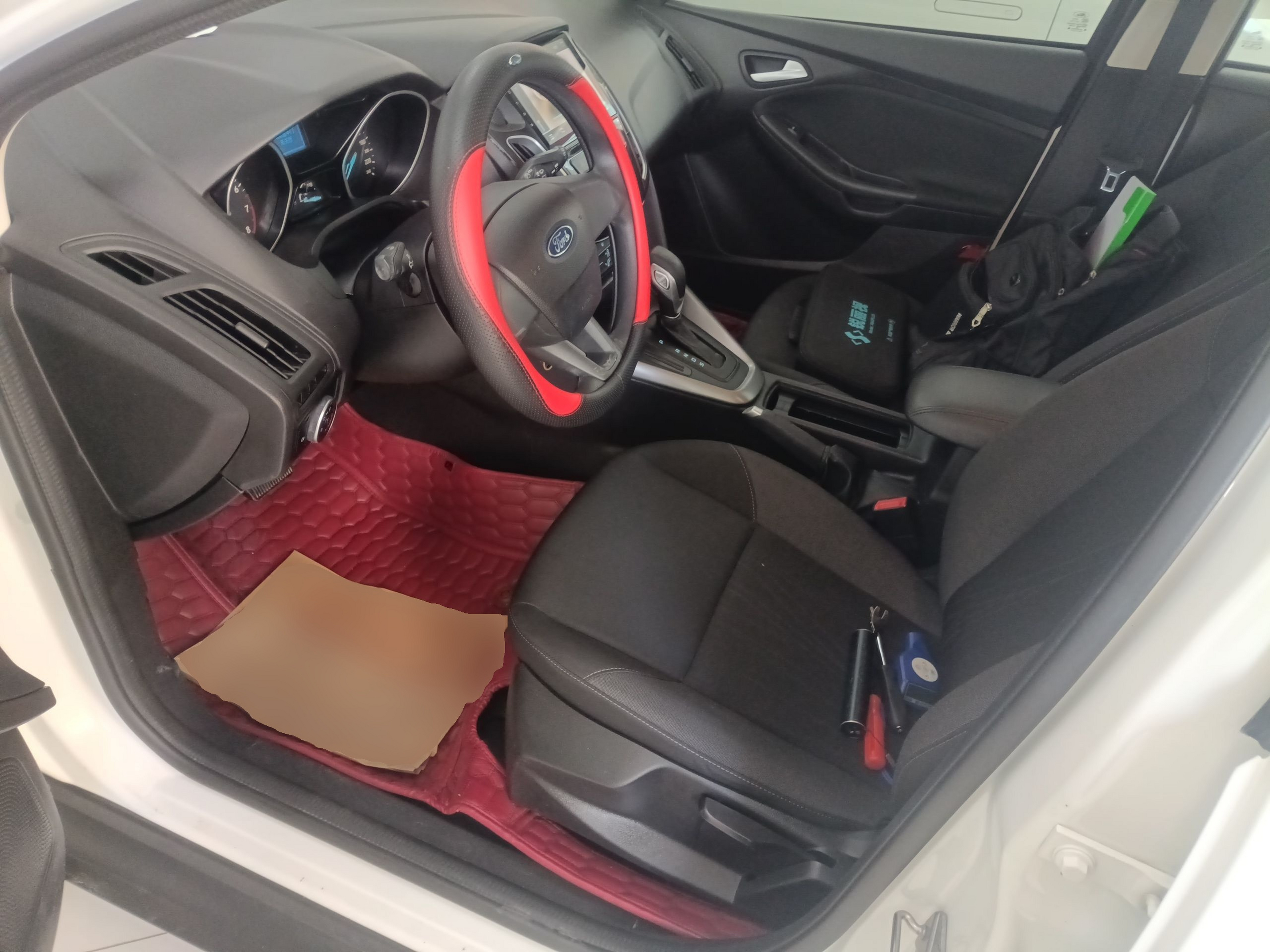 Переднее сиденье в автомобиле