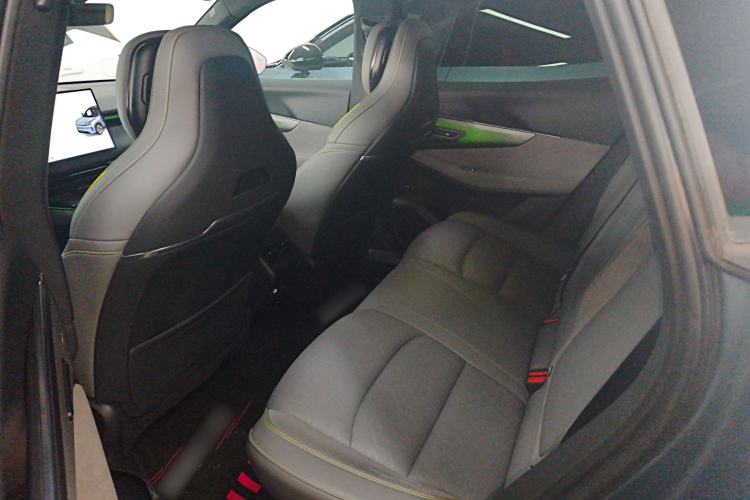 Used Lynk & Co 08 EM-P 2025 220 km All-Wheel-Drive Performance Halo
