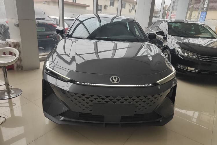 Used Changan UNI-V iDD 2024 Blue Whale Smart Electric iDD 136km ZhiKu Model