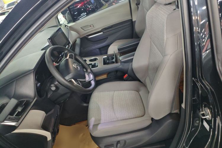 Used Toyota Sienna 2023 2.5L Hybrid Comfort Edition
