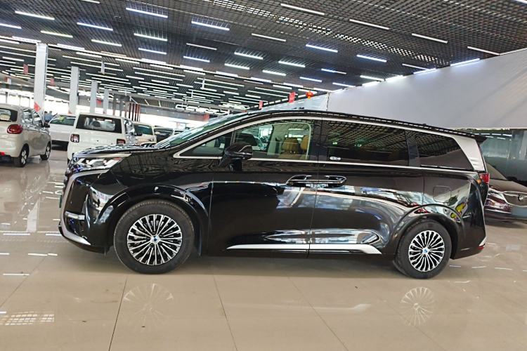 Used Denza D9 2024 DM-i 980 Four-Wheel Drive Flagship Model
