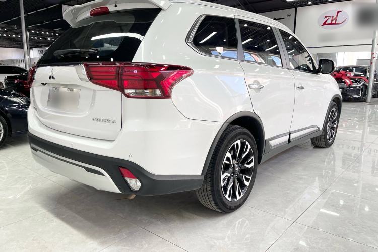 Used Mitsubishi Outlander 2019 2.4L 4x4 Zhi Xiang Edition 5 Seats China VI Standard

