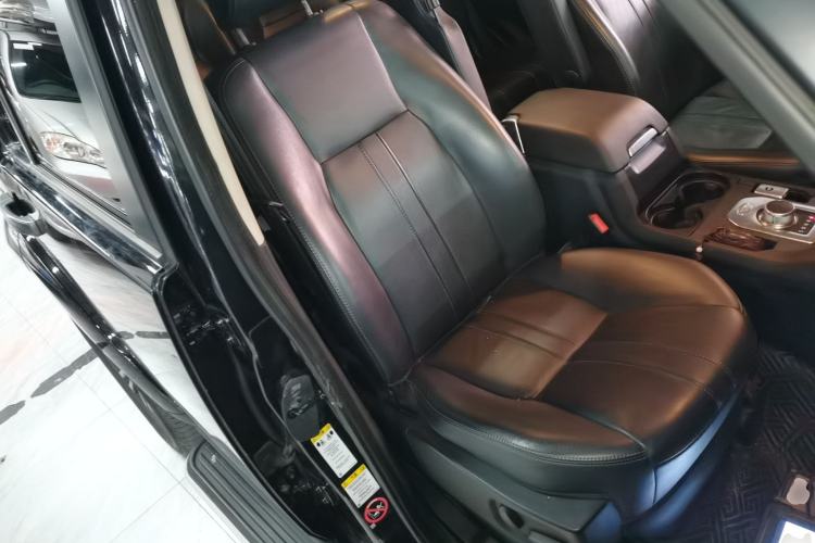 Used Land Rover Discovery 2016 3.0 SC Obsidian Black Heritage Edition SE
