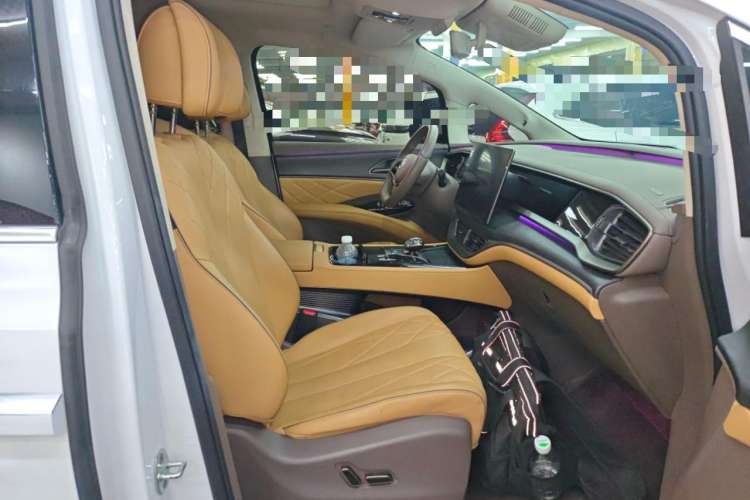 Used Denza D9 2022 DM-i 970 Four-Wheel Drive Flagship Model
