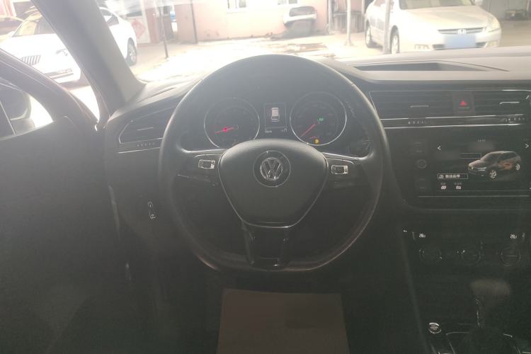 Used Volkswagen Tiguan L 2018 Revised Version 330TSI Automatic Two-Wheel Drive Comfort Edition
