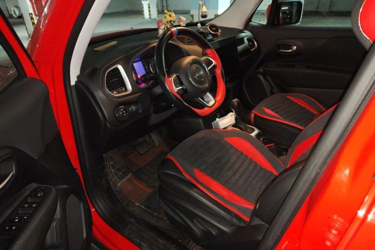 Used  Renegade 2019 220T Automatic Leading Edition
