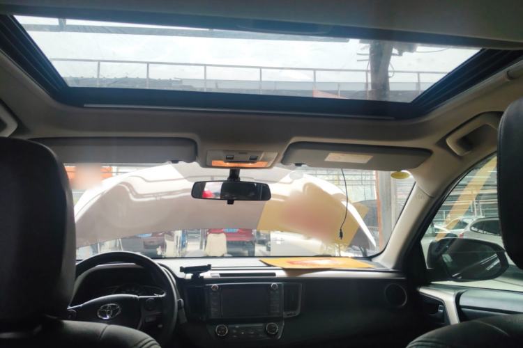 Used Toyota RAV4 2015 2.0L CVT Two-Wheel Drive Fashion Edition