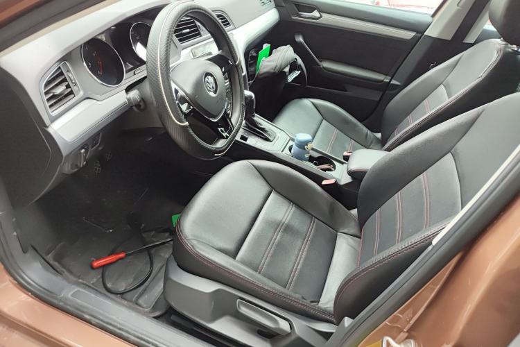 Used Volkswagen Lamando 2015 230TSI DSG Fashion Edition
