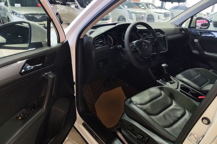 Used Volkswagen Tiguan L 2019 Updated Version 330TSI Automatic Two-Wheel Drive Panoramic Comfort Edition China VI Standard
