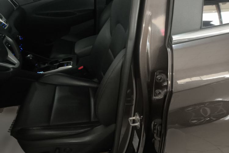 Used Hyundai Tucson 2018 1.6T Dual-Clutch Two-Wheel Drive 15th Anniversary Special Edition