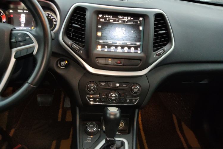 Used  Cherokee 2016 2.4L Professional Smart Version
