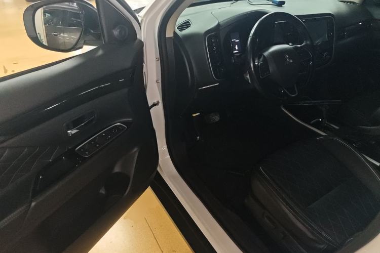 Used Mitsubishi Outlander 2020 2.4L 4x4 Zhi Xiang Edition 5 Seats