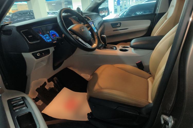 Used Huasong 7 2017 2.0T Automatic Standard Edition
