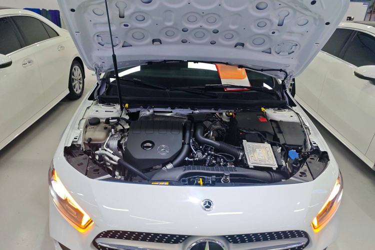 Used Mercedes-Benz A-Class 2022 Second Facelift A 200 L Sport Sedan Fashion Version
