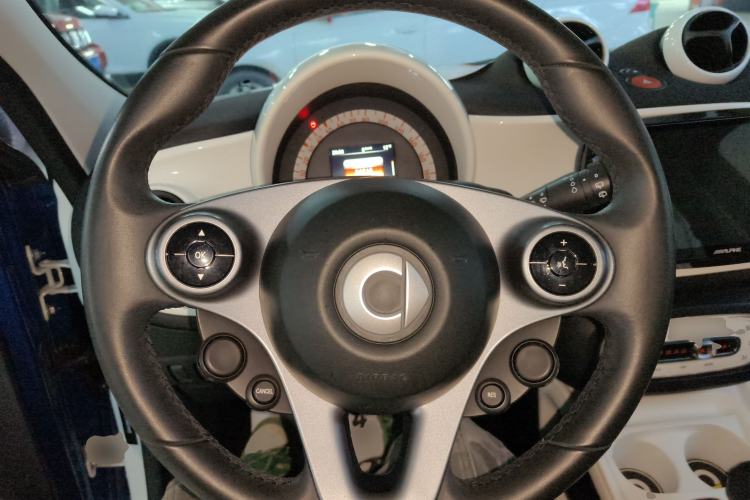 Used  forfour 2016 1.0L 52 kW Passion Edition
