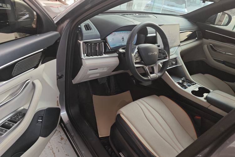 Used BYD Song PLUS New Energy 2024 HONOR Edition DM-i 110km Flagship PLUS
