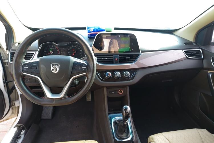 Used Baojun 310W 2017 1.5L Manual Fashion Model China V