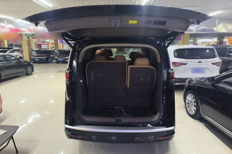 Used Denza D9 2022 DM-i 1040 Prestige Model
