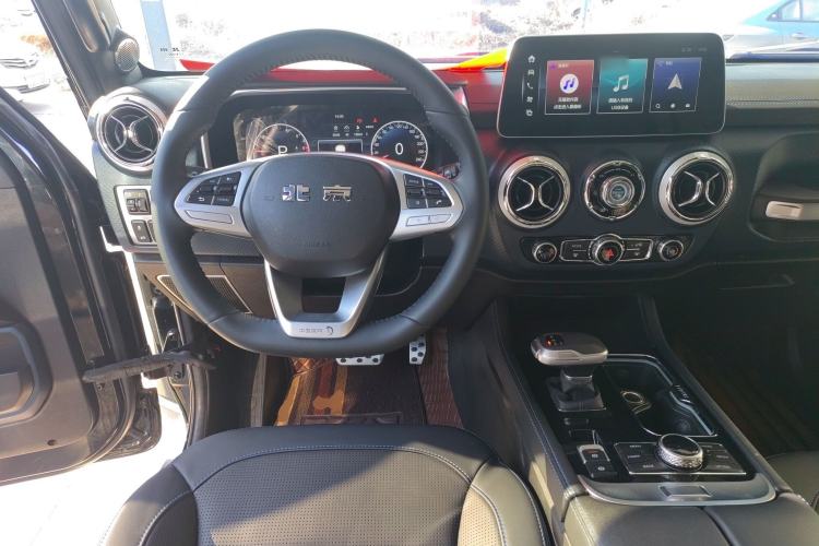 Used  BJ40 2023 2.0T Automatic Four-Wheel Drive Urban Hunter Edition Chivalrous Type
