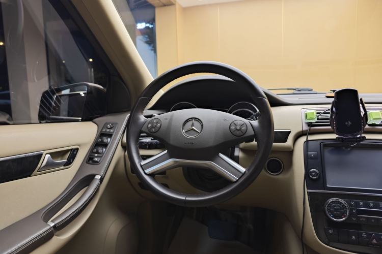 Used Mercedes-Benz R-Class 2014 R 320 4MATIC Luxury Model
