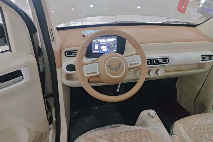 Used Wuling Hongguang MINIEV 2024 3rd Generation 215km Advanced Version
