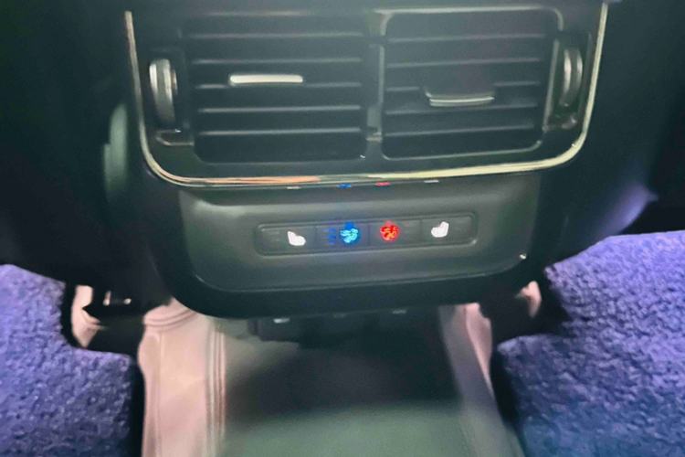 Used Land Rover Range Rover Evoque 2021 Range Rover Velar 249 PS R-Dynamic HSE Luxury Edition
