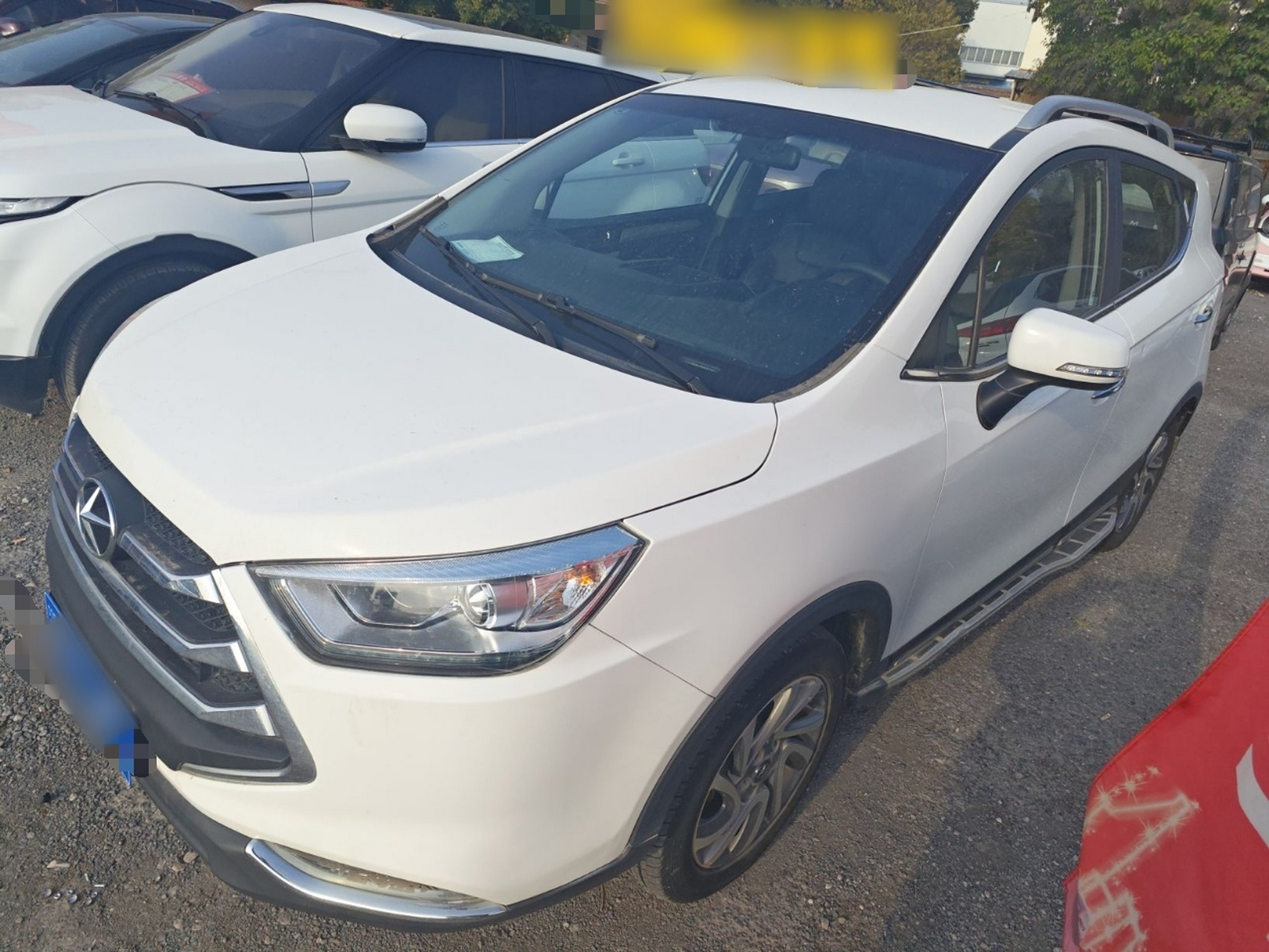 Под передней частью автомобиля