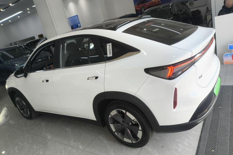 Used Livan Livan 7 2024 605 km Glory Edition