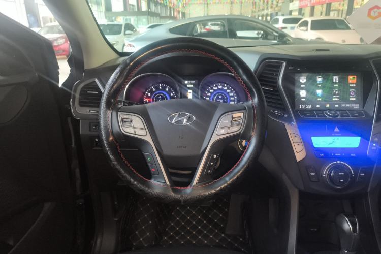 Used Hyundai Santa Fe 2013 2.4L Automatic Two-Wheel Drive Smart Version
