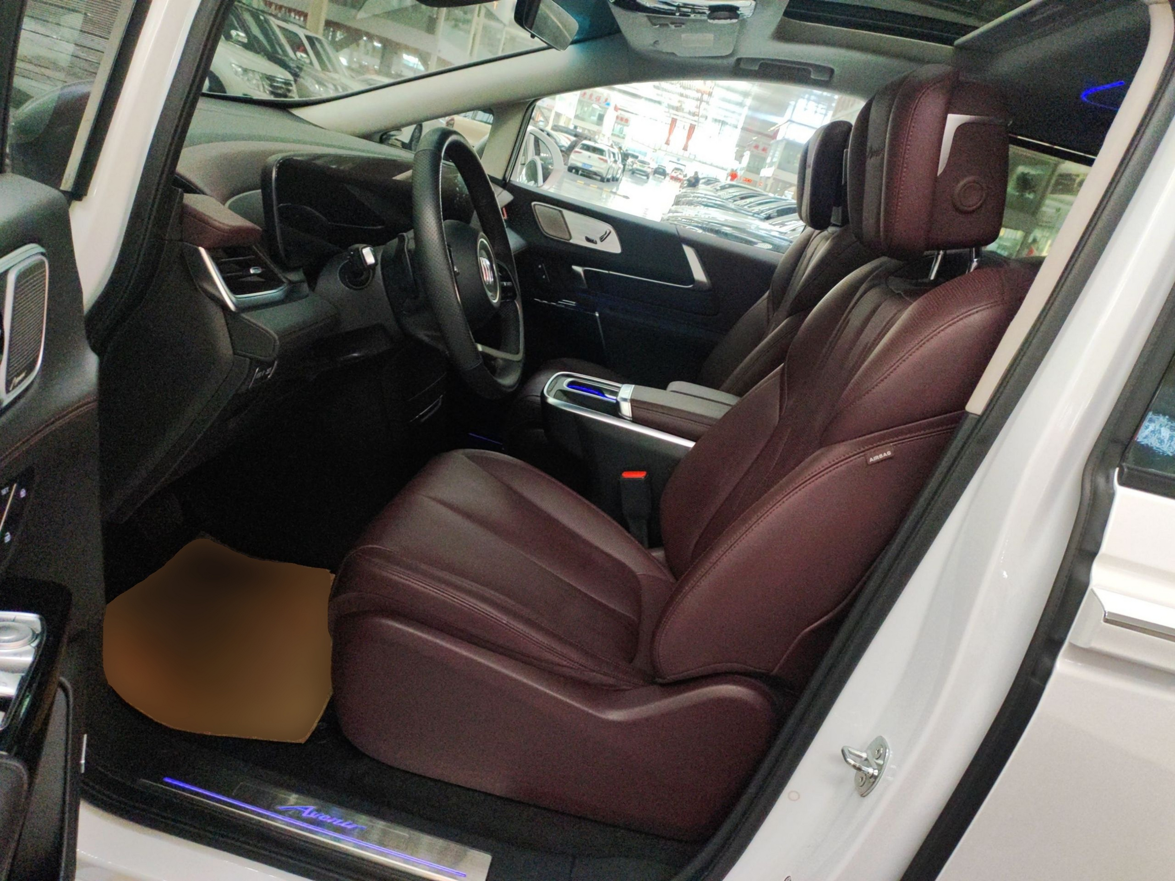 Переднее сиденье в автомобиле