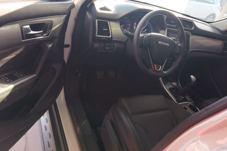 Used Haval H2 2018 Chuanxiang Edition Red Badge 1.5T Manual Two-Wheel Drive Fashionable Model