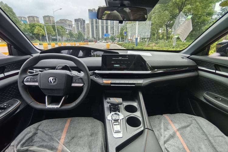 Used Changan UNI-V 2024 1.5T Prestige Edition
