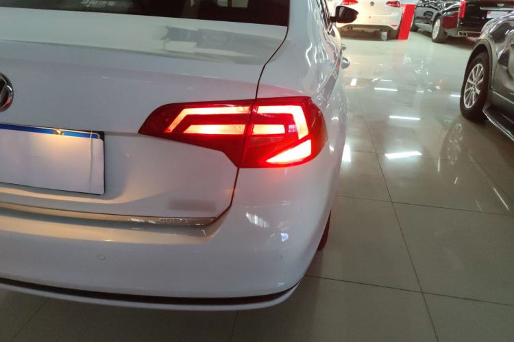 Used Volkswagen Bora 2017 1.6L Automatic Fashion Model