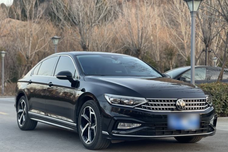 Used Volkswagen Magotan 2024 2 Million Units Zhongxiang Version 330TSI DSG Luxury Edition
