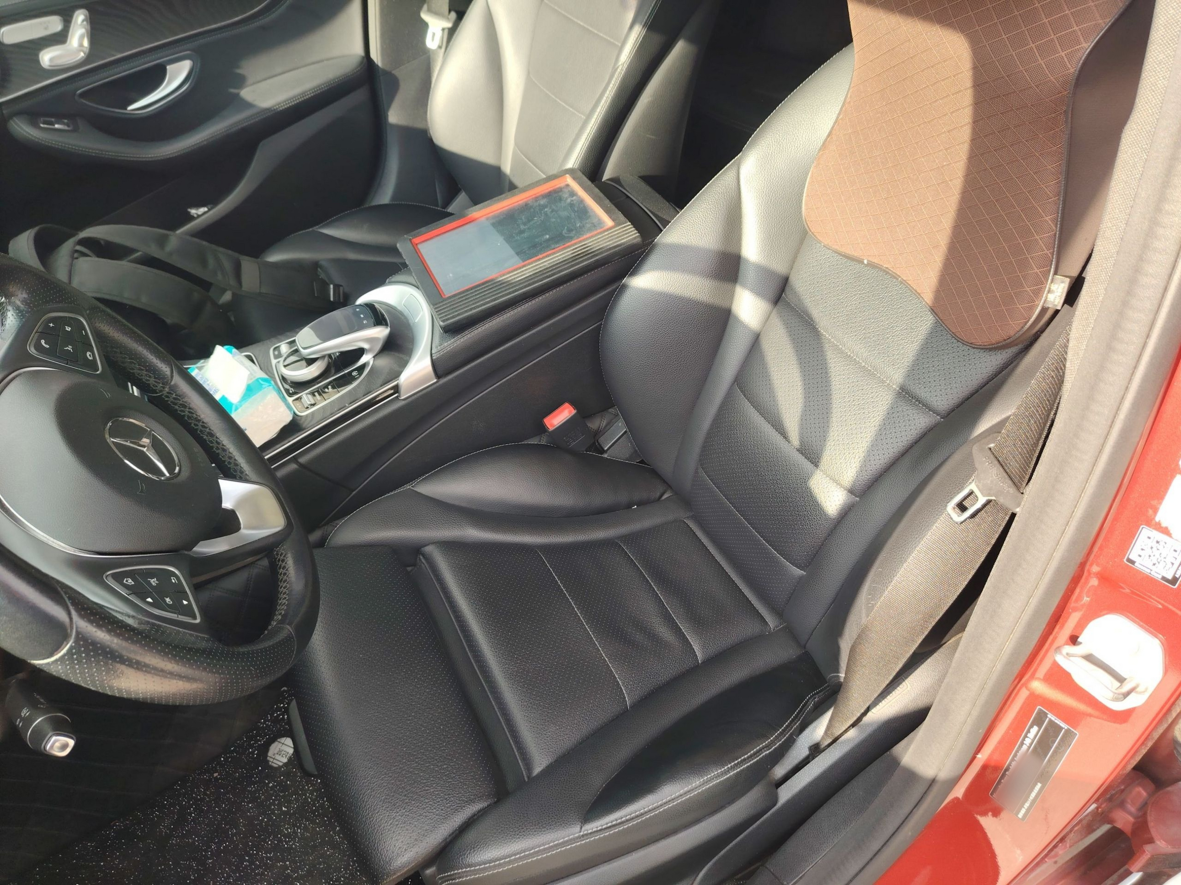 Переднее сиденье в автомобиле