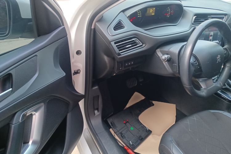 Used Peugeot 308 2016 1.6L Automatic Luxury Edition

