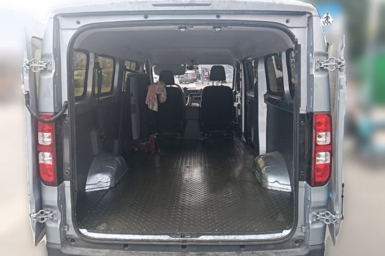 Used Wuling Yangguang 2024 300KM Comfort Version Passenger Van 75kW
