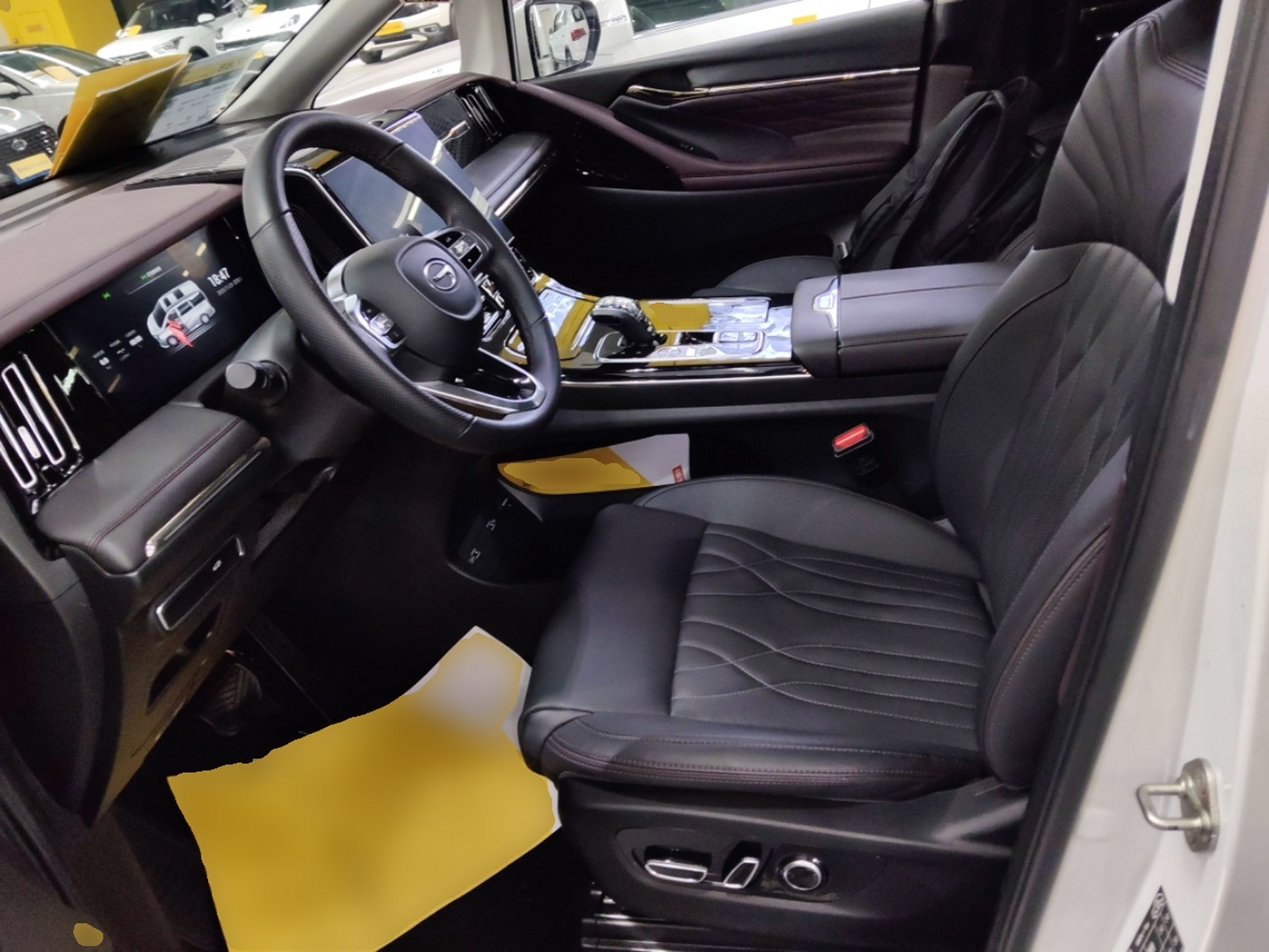 المقاعد الأمامية داخل السيارة