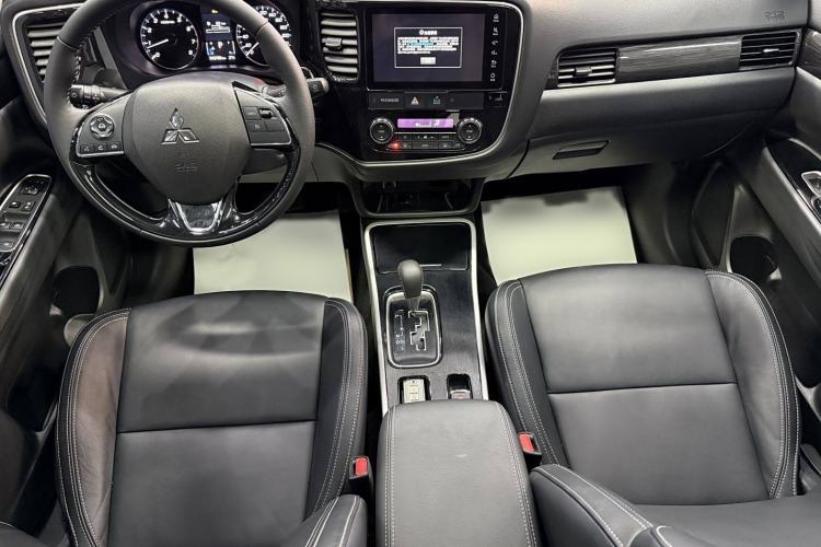 Used Mitsubishi Outlander 2020 2.0L Two-Wheel Drive Enjoyment Version 5 Seats