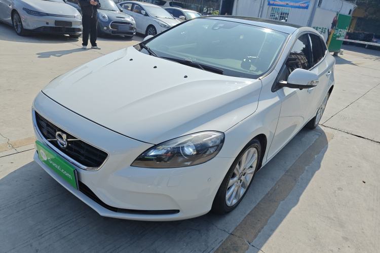 Used Volvo V40 2015 1.6T Zhiyi Edition