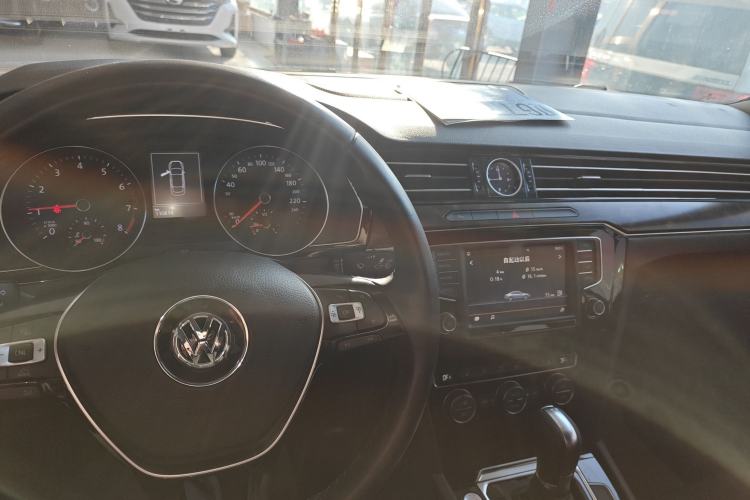 Used Volkswagen Magotan 2017 330TSI DSG Luxury Model
