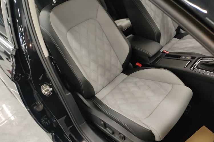 Used Volkswagen Magotan 2023 2 Million Units Limited Edition 330TSI DSG Leading Version
