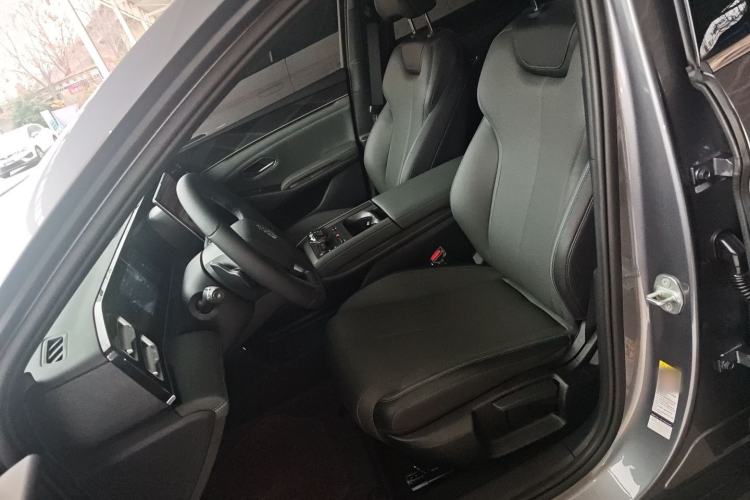 Used BYD Qin L 2025 DM-i Smart Drive 80KM Leading Model
