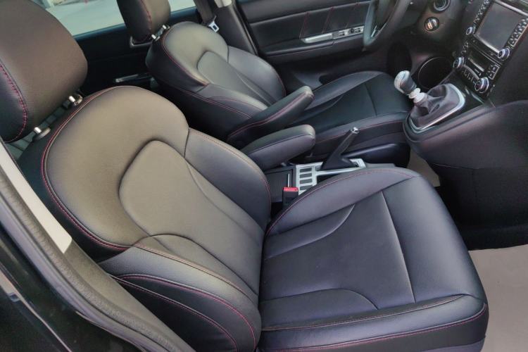 Used Haval H6 2015 Upgraded Model 1.5T Manual Two-Wheel Drive Elite Version
